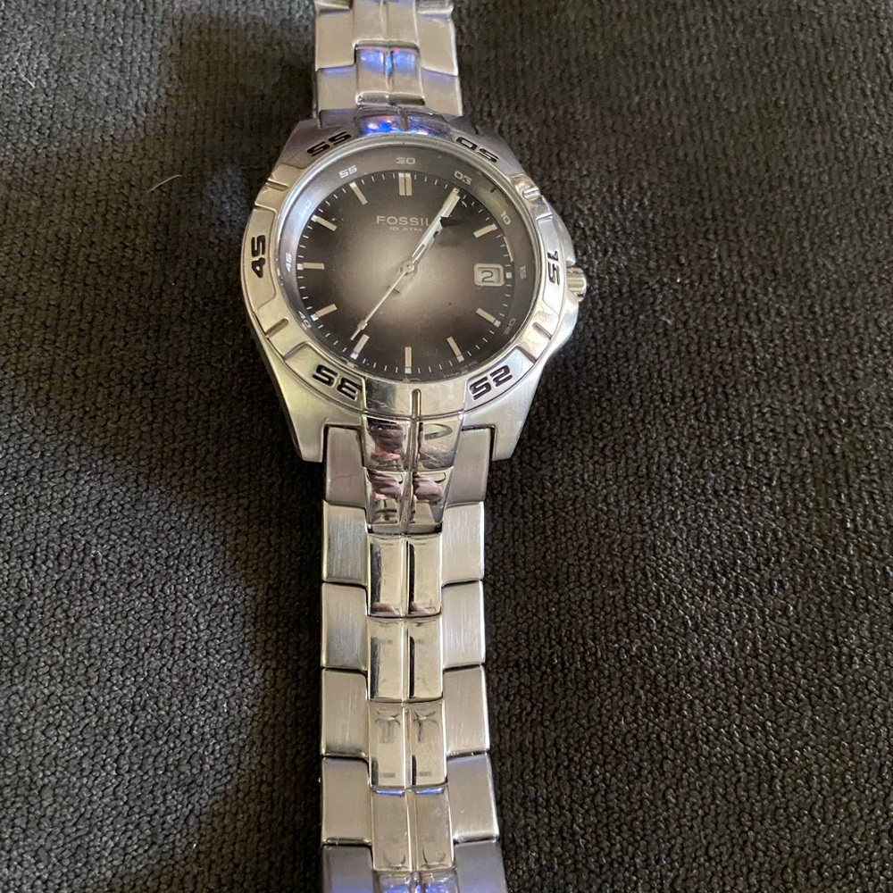 Unisex Fossil watch.